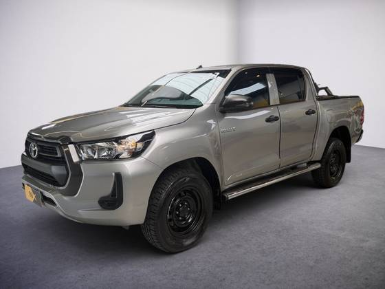 TOYOTA HILUX 2.8 D-4D TURBO DIESEL CD POWER PACK 4X4 MANUAL TOYOTA HILUX 2.8 D-4D TURBO DIESEL CD POWER PACK 4X4 MANUAL